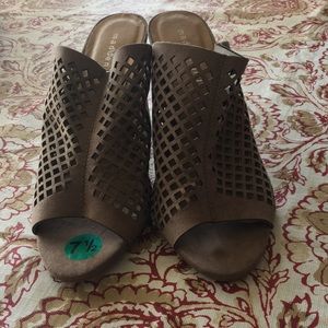 New Steve madden cut out heels